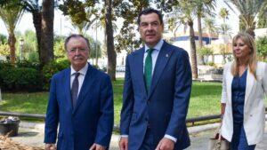 Juanma Moreno visita Ceuta y se reúne con su presidente, Juan Jesús Vivas