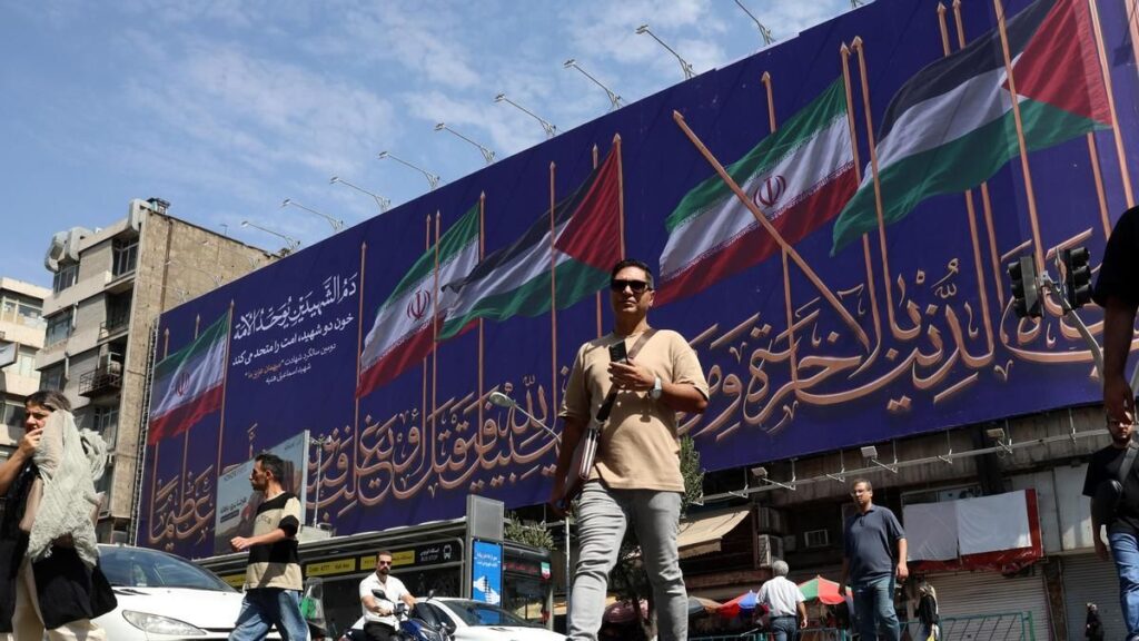Iranian billboard honors late leaders amid US conflict