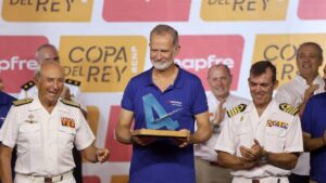 El Rey Felipe VI hace entrega de los premios a los campeones de la "44ª Copa del Rey de Vela"