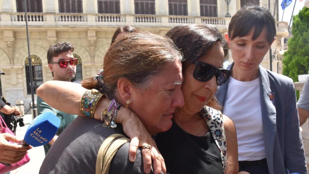 Robles mantiene un encuentro con el presidente de Ceuta, Juan Jesús Vivas