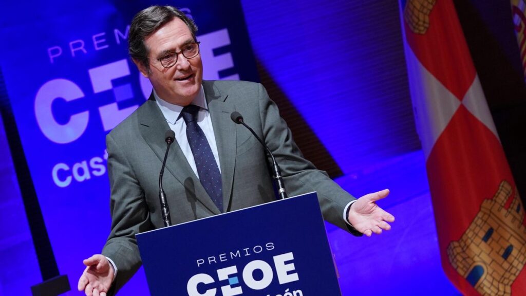 El PP anuncia un plan contra el absentismo mientras continúan las críticas a Feijóo