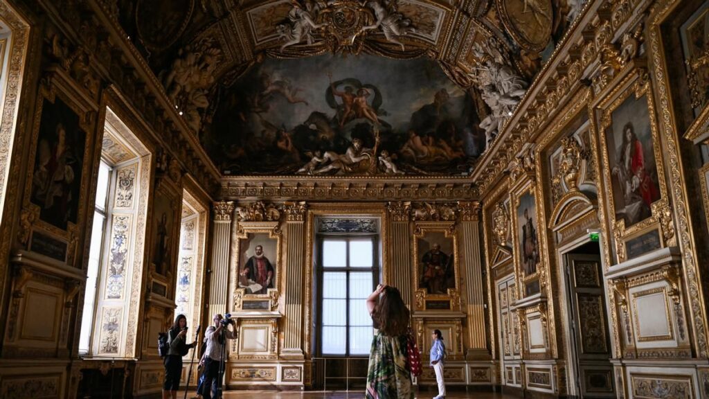 El Louvre reabre la galería donde robaron joyas: "visitarla ahora es aún más interesante"