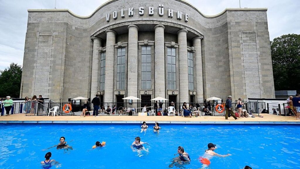 GERMANY-CULTURE-THEATRE-LEISURE-SWIMMING-POOL