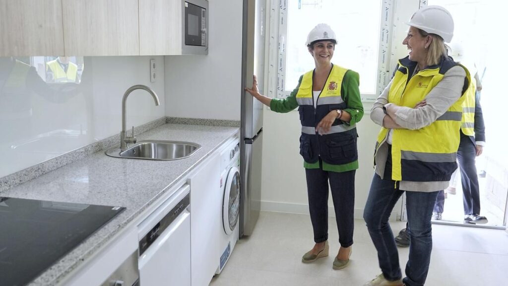 La ministra de Vivienda visita una promoción de viviendas destinadas al alquiler asequible