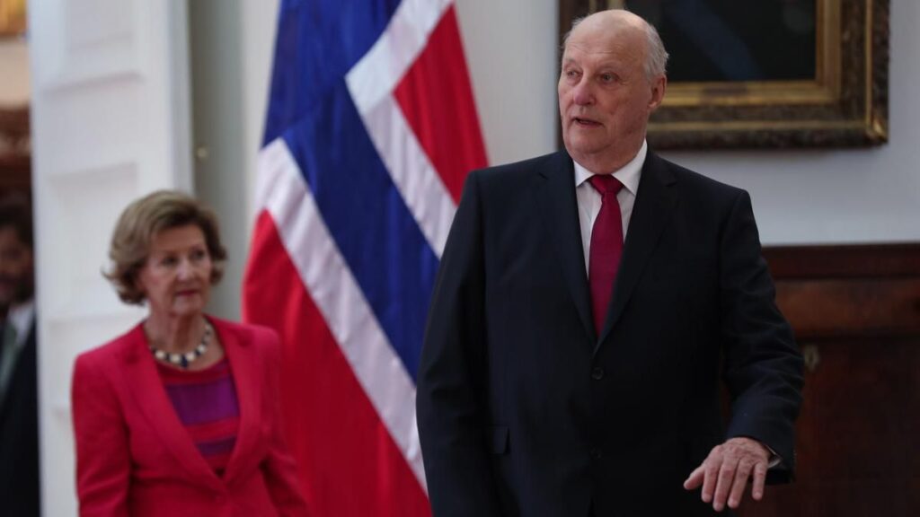 El rey Harald V de Noruega permanecerá hospitalizado en España unos días más