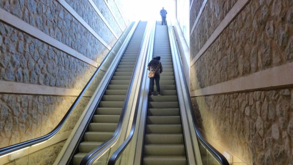 Archivo - Escaleras mecanicas