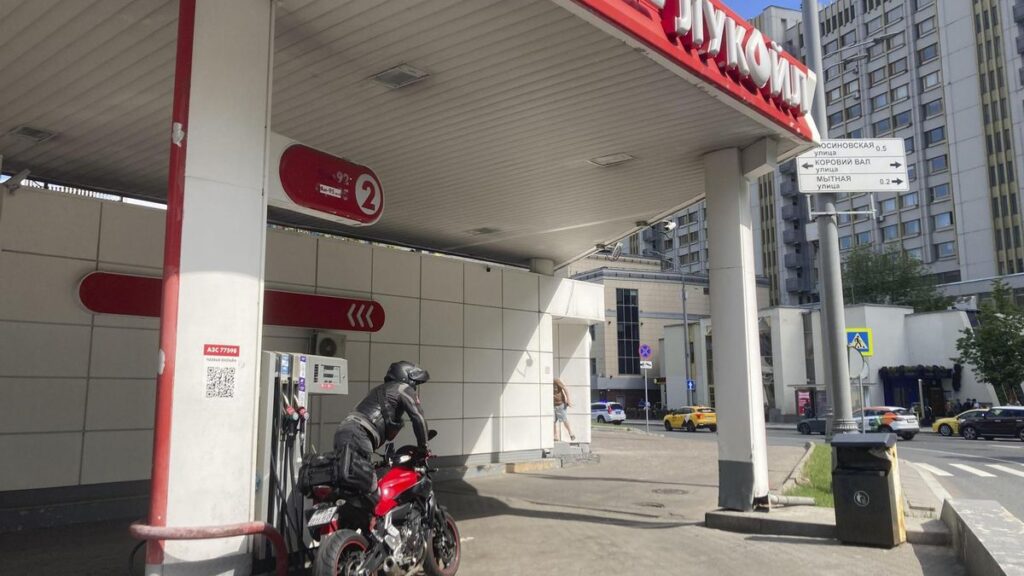 Las restricciones de venta de gasolina llegan a Moscú