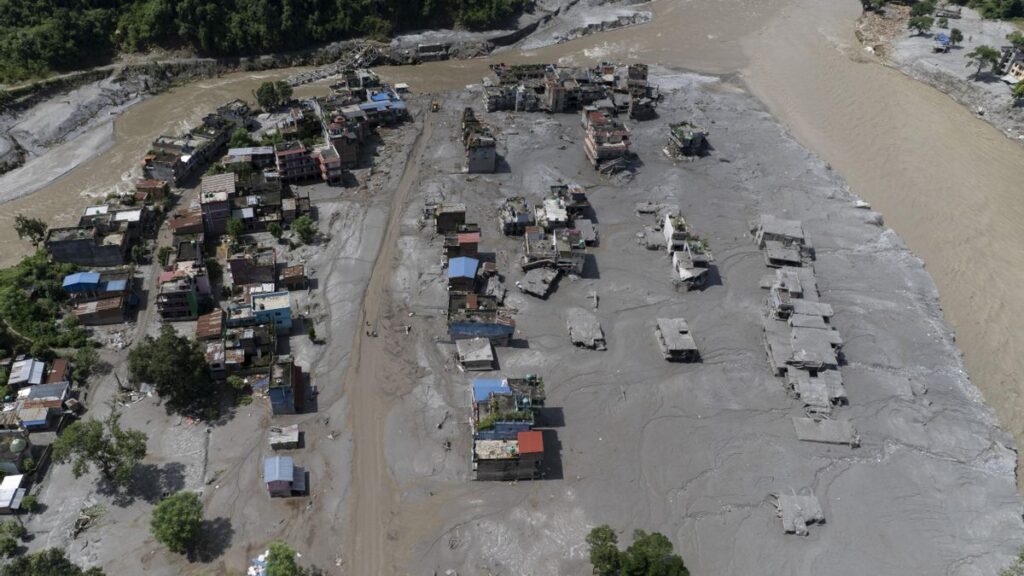 Nepal eleva a 477 el número de muertos por la inmensa riada del miércoles