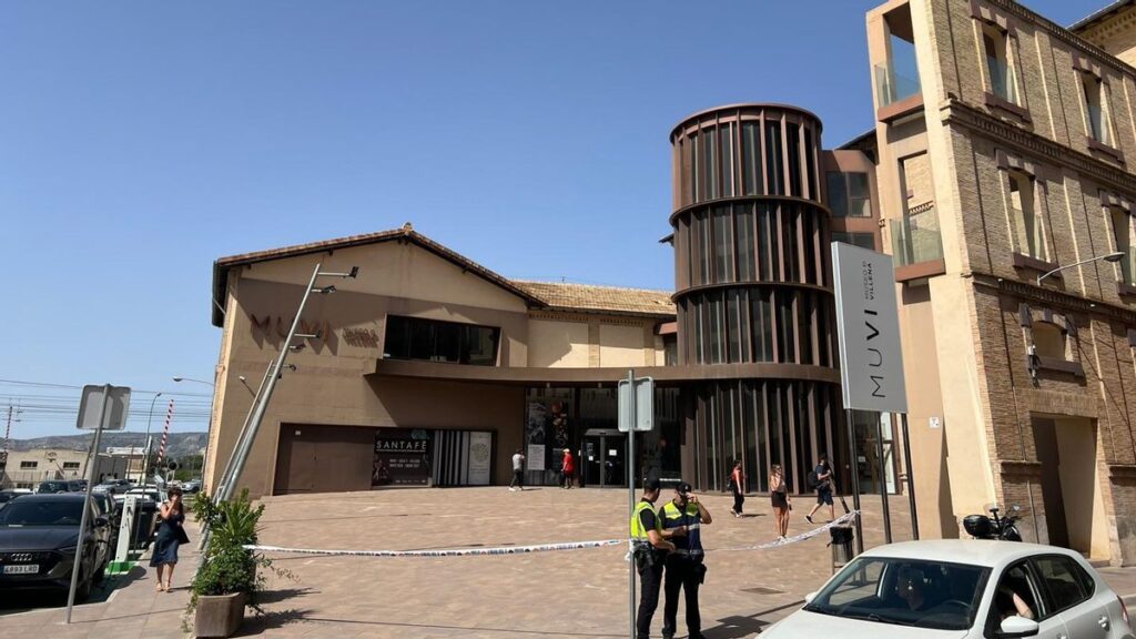 Imagen del Museo de Villena acordonado tras el robo del Tesoro