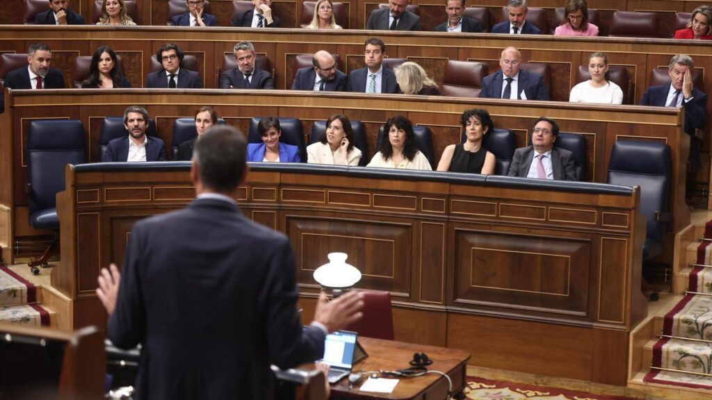 Sánchez y Feijóo se enfrentan en el Congreso en pleno choque por la corrupción y la exigencia de elecciones