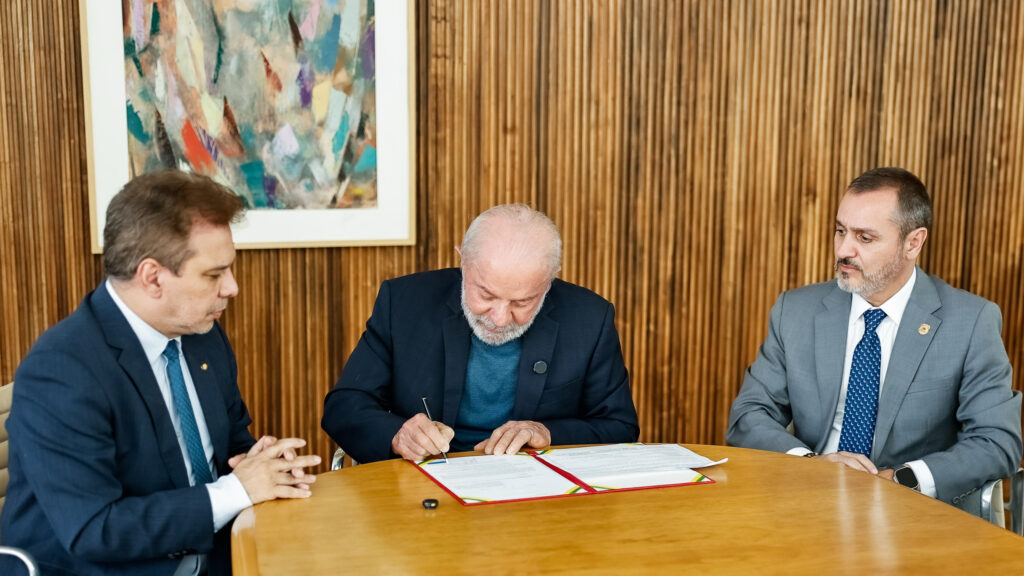 23.04.2026 - Presidente Lula anuncia contratação de 1 mil novo