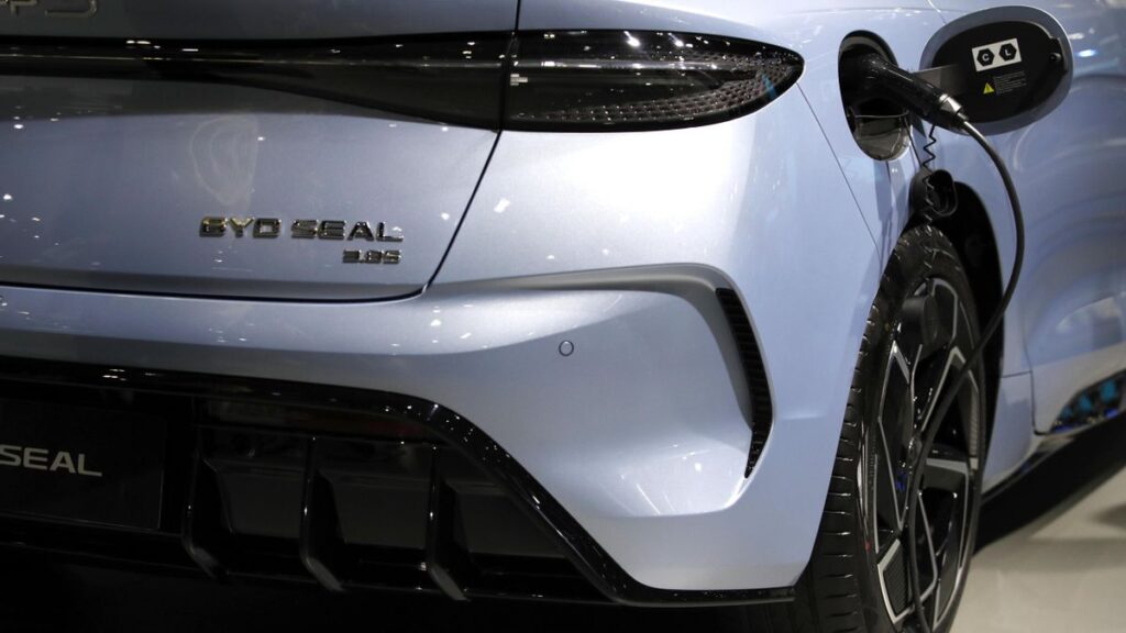 La automotriz china BYD planea comenzar a producir vehículos en Brasil en marzo de 2025