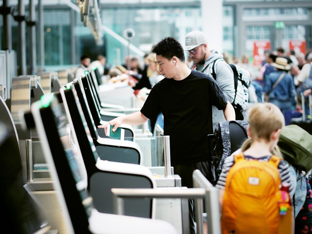 HALLBERGMOOS: Flughafen Airport Franz-Josef-Strauss - Reportage (Tom Soyer) - Ferienbeginn in Bayern