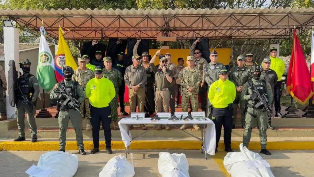 De la Espriella exhibe a la prensa los cadáveres de cuatro personas abatidas en La Guajira