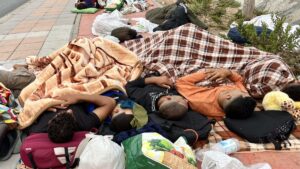 El Gobierno despliega en Ceuta equipos para atender a mujeres inmigrantes con niños