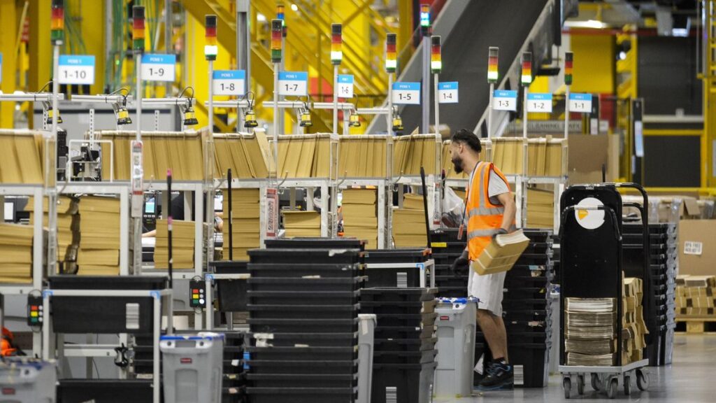 Amazon pacta 920 salidas por el ERE con los sindicatos, 129 en Madrid y 791 en Barcelona