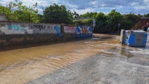 Fuertes lluvias en Tarragona cortan carreteras y líneas de Rodalies por inundaciones