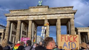 Miles de personas se manifiestan en Berlín tras la victoria electoral de la ultraderecha