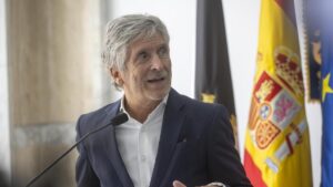 Marlaska visita el Centro de Acogida Temporal de Extranjeros provisional habilitado por el Ministerio en Ceuta