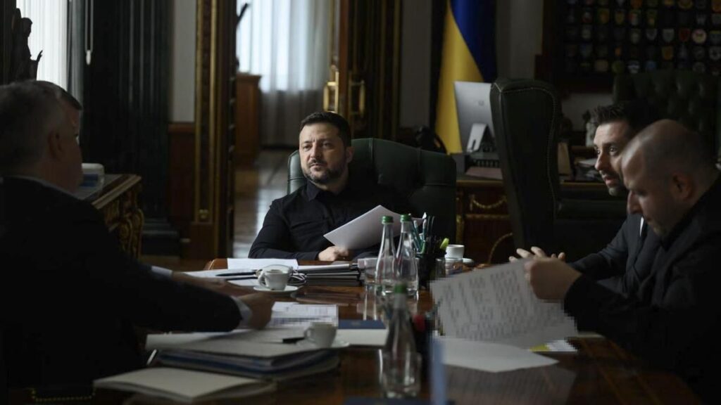 Los emisarios de la Casa Blanca llegan a Kiev para reunirse con Zelenski